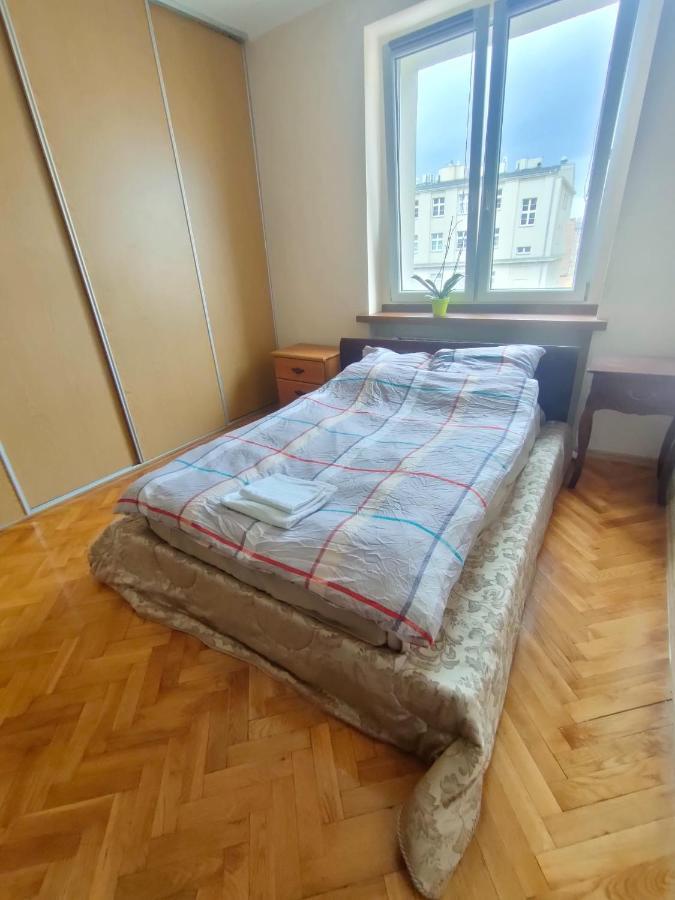 City Centre Apartment - Poznań Buitenkant foto
